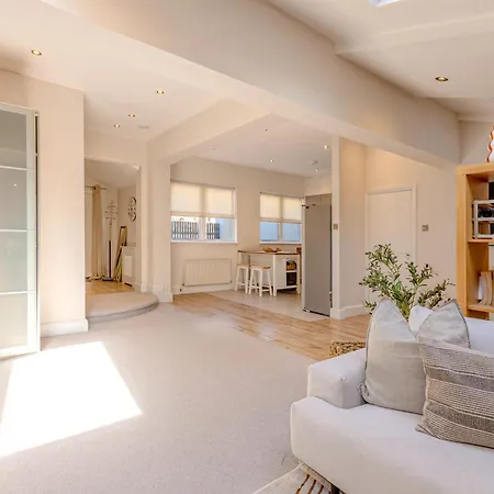 Normand Gardens, Greyhound Road, W14 9sb Apartment London
