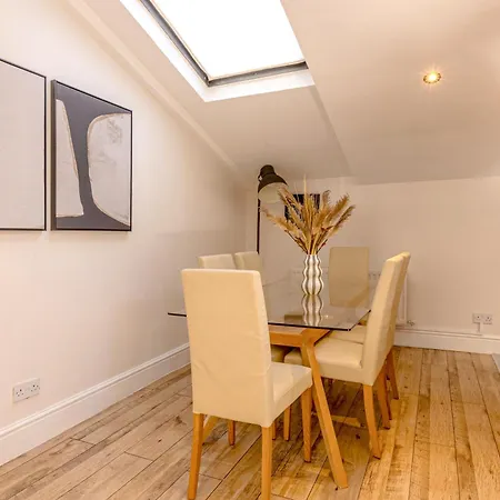 Apartment Normand Gardens, Greyhound Road, W14 9sb