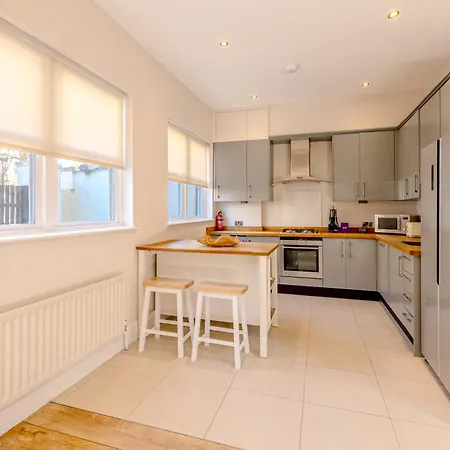 Normand Gardens, Greyhound Road, W14 9sb Apartment *