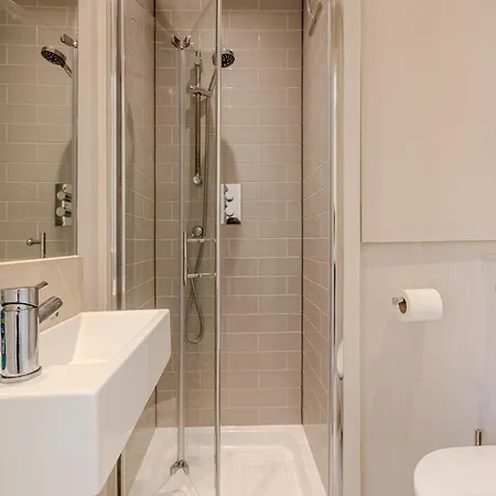 Apartment Normand Gardens, Greyhound Road, W14 9sb London