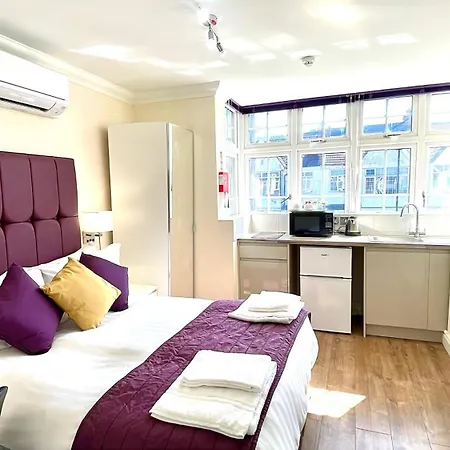 Crompton Affittacamere Hounslow