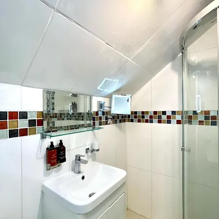 Crompton Affittacamere 4*