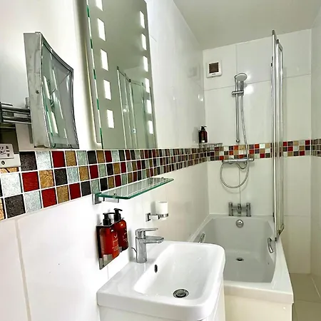 Crompton Affittacamere Hounslow