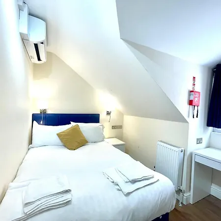 Crompton Affittacamere 4*