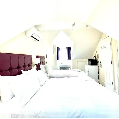 Crompton 4* Hounslow