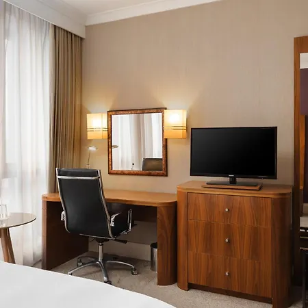 Hotel Crowne Plaza London By Ihg 4*