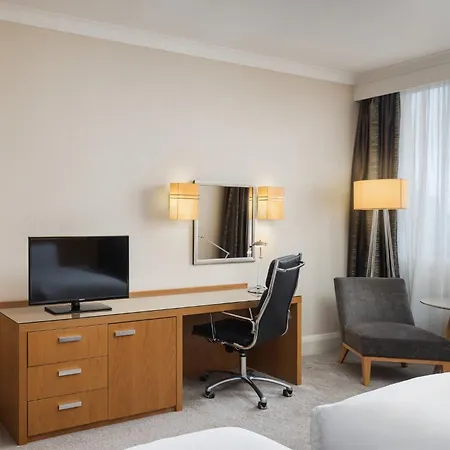 Hotel Crowne Plaza London By Ihg Ealing
