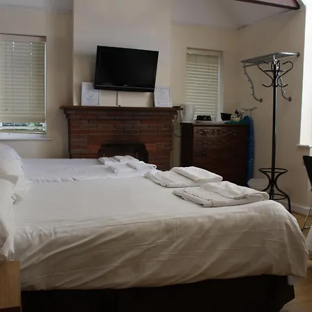 Debden Bed & Breakfast Hillingdon