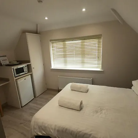 Bed & Breakfast Debden Hillingdon