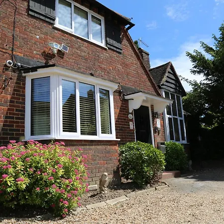 Debden Bed & Breakfast Hillingdon