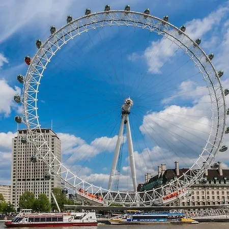 Grand Kew Gardens Apartman London