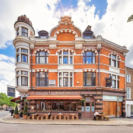 Designer Victorian Flat With Large Terrace *