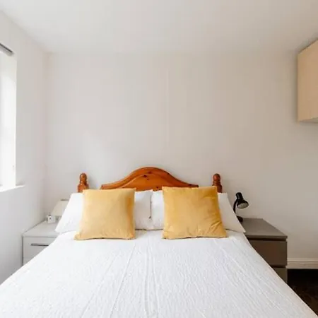 Surrey Docks Se16 Near Canada Water N Easy Access Canary Wharf *
