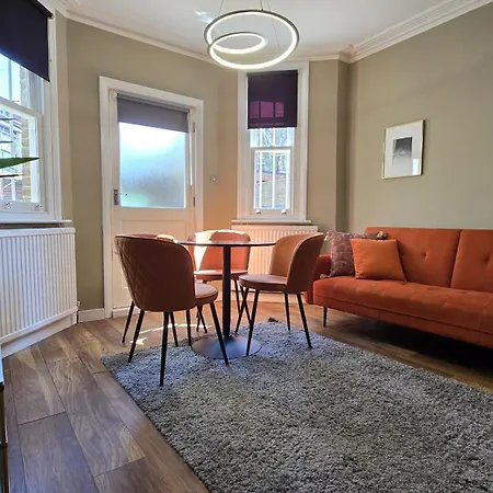 Spacious For 4 Flat Near Regents Park N2 Apartment