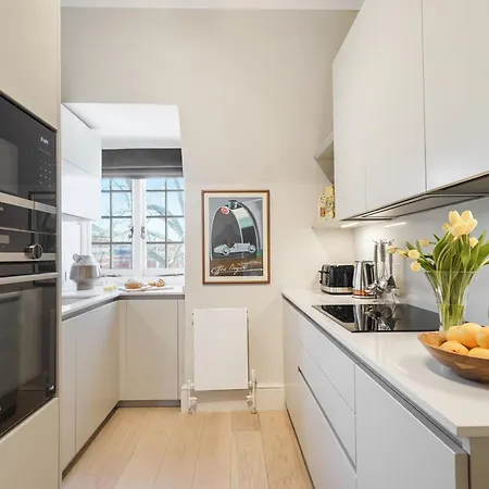 Stylish Family Near Kensington High Street Apartment *