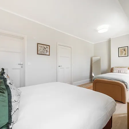 Stylish Family Near Kensington High Street Apartment *