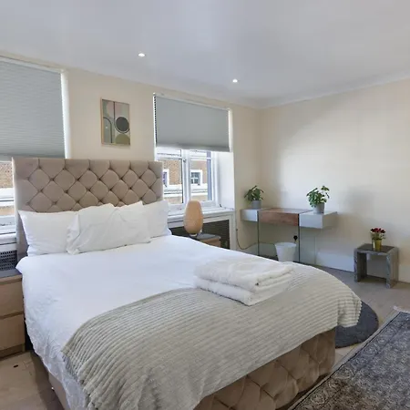 Gucci Flat In Knightsbridge Apartment *