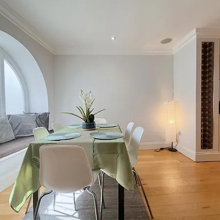Spacious And Cosy 3brs 5f House In Heart Of *