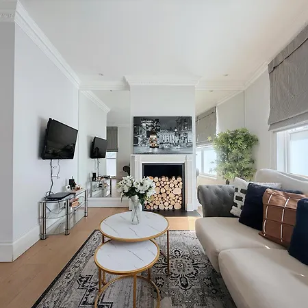 Spacious And Cosy 3brs 5f House In Heart Of Villa *