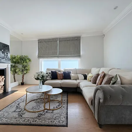 Spacious And Cosy 3brs 5f House In Heart Of London