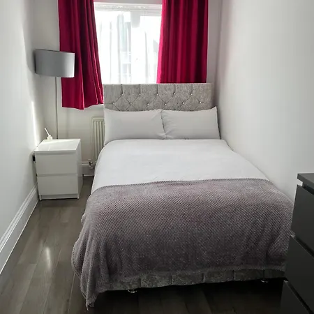 Guest house Double Guest 40 Minutes From London Chessington