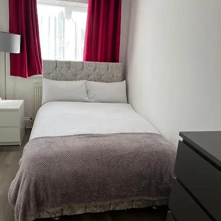 Double Guest 40 Minutes From London Guest house