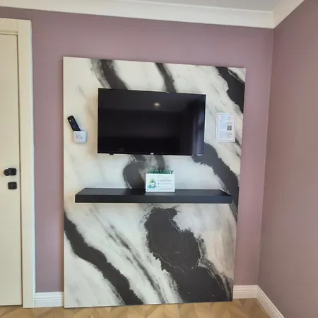 Rosemay Near London Heathrow Airport Hayes (Greater London)