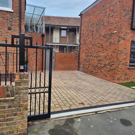 Hotel Rosemay Near London Heathrow Airport 4*