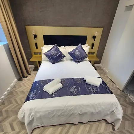 Rosemay Near London Heathrow Airport