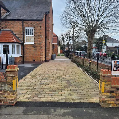 Rosemay Near London Heathrow Airport