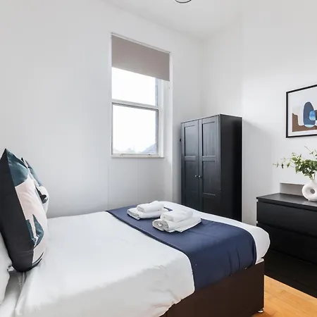 Apartment Acton London
