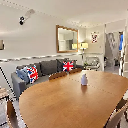 Abbey Road Apartment *