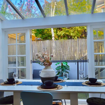 Deluxe Maisonette Oval, Sleeps 4, Garden & Hammock 2 Bedrooms - Open For Business Stays, Relocators, Long Stays, Contractors *
