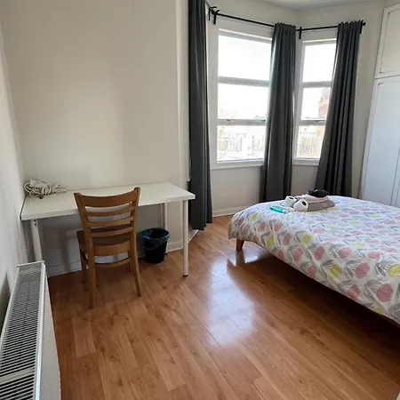 Large Private In Kensal Rise Of Homestay
