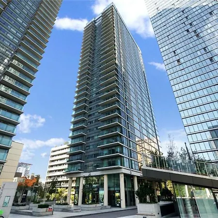 Luxe , Balcony , Gym , Views , 5 Minutes To Station London