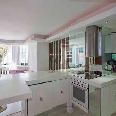 Hampstead Summer Time Garden Apartment
