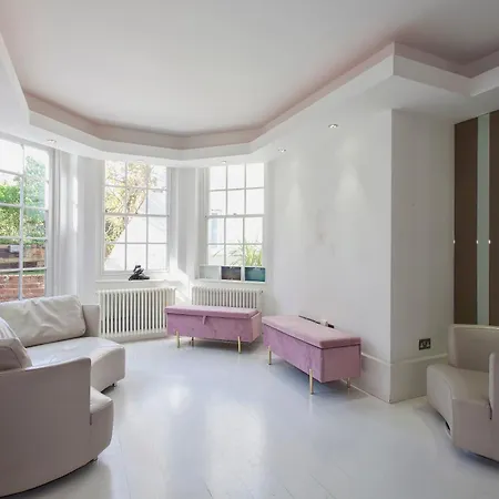 Hampstead Summer Time Garden Apartment