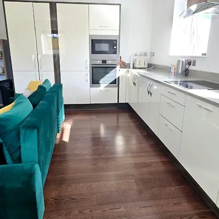 Luxury 2 Bedroom Apartment