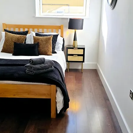 Luxury 2 Bedroom * London