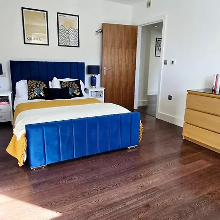 Luxury 2 Bedroom * London