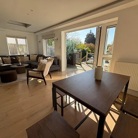 Stunning 3bd With Garden & Free Parking Apartment London