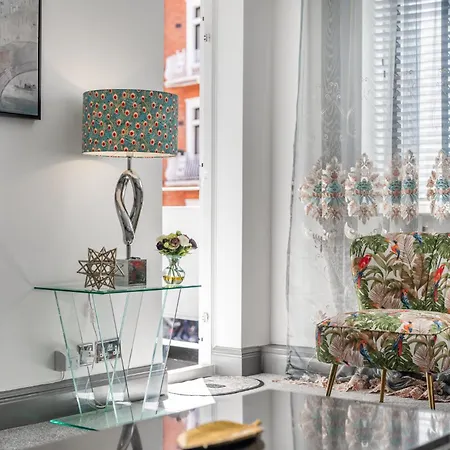 Appartamento Posh With Terrace Over Harrods Londra