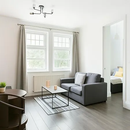 Awesome 1 Bedroom Next To Victoria Station Apartment London