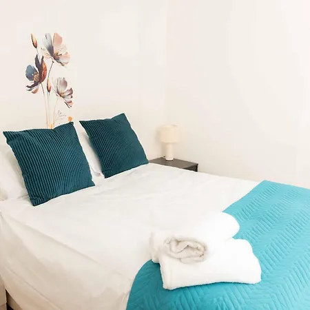 2 Bedroom Flat By Haggerston Station *