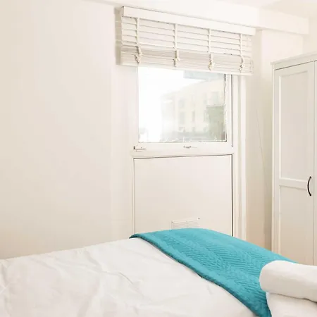2 Bedroom Flat By Haggerston Station Apartment *