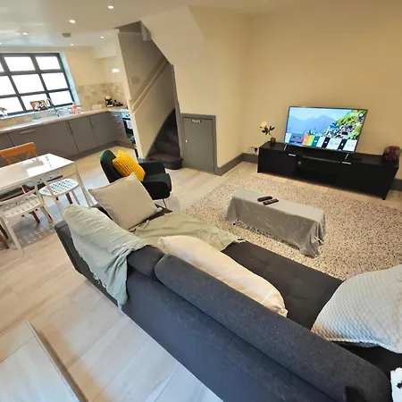 Bright 2 Bedroom Flat With Patio 10 Min To Camden Market Londen
