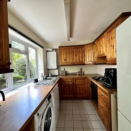 Quiet Two-bedroom Flat In Chiswick 伦敦