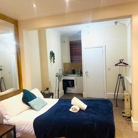 Cosy In The Heart Of The דירה לונדון