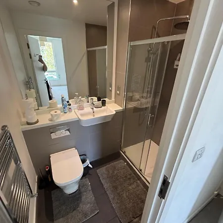 Spacious 3 Bed In Colindale 埃奇韦尔
