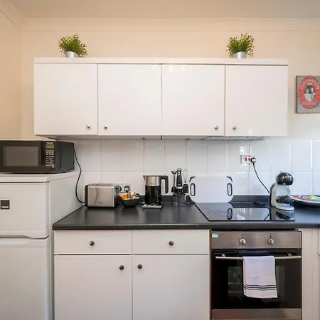 Elegant Bloomsbury Flat In Historic Pass The Keys